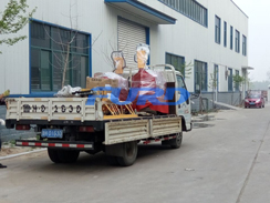 福瑞得機(jī)械手扶壓路機(jī)、框架整平機(jī)已成功裝車及時(shí)發(fā)貨