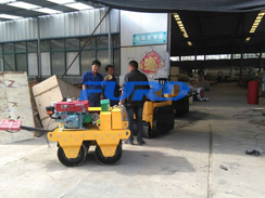 福瑞得機械手扶雙輪壓路機，二次結(jié)構(gòu)澆筑泵及時包貨